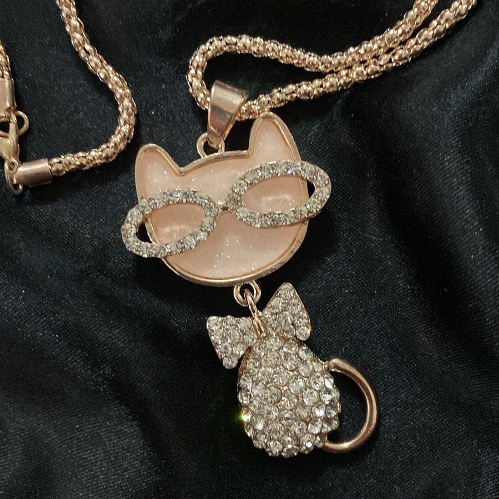 NWOT Pink & White Crystals Faux Betsey Johnson Kitty Necklace